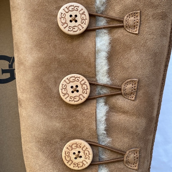 New!🍁UGG® Bailey Button Triplet Il' Boot Chestnut Suede, Size 8 - Picture 14 of 16
